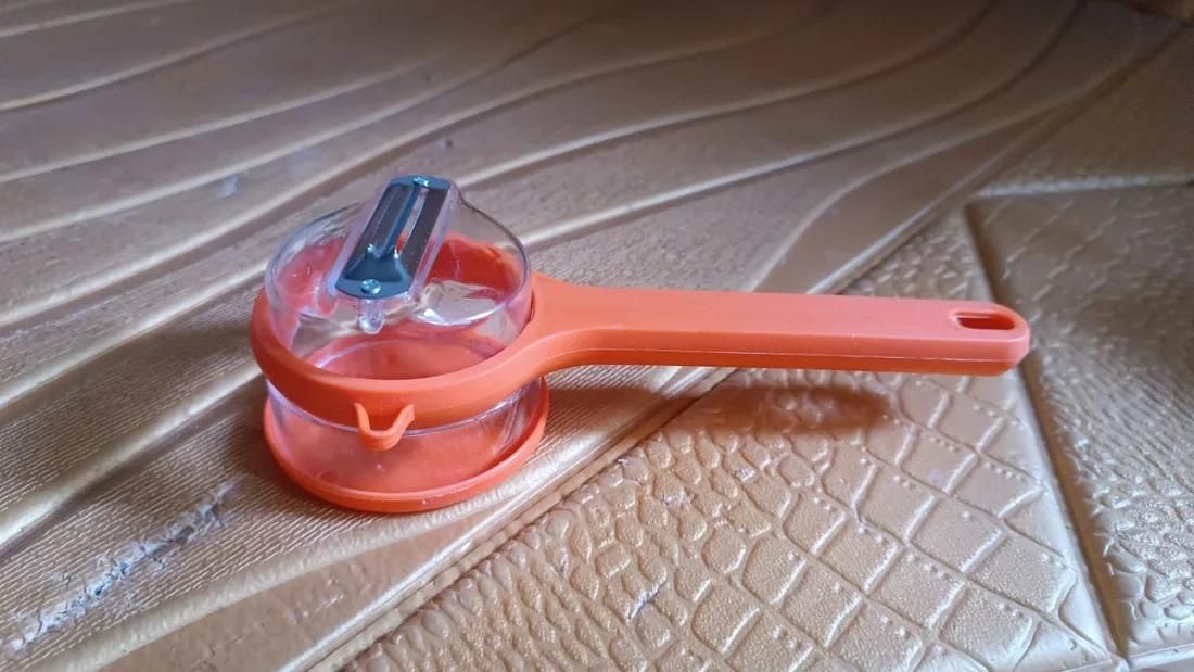 Peeler With Storage Box 07ufrb-rm